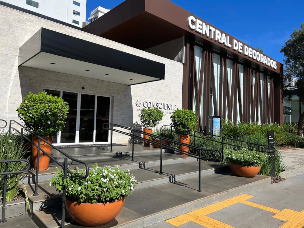 Fachada da Central de Decorados da Consciente, Setor Bueno, Goiânia